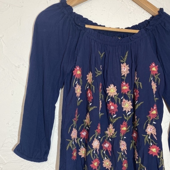 ✅ Lucky Brand Off Shoulder 3/4 sleeve Floral Embroidered Navy Top XS - Picture 3 of 8